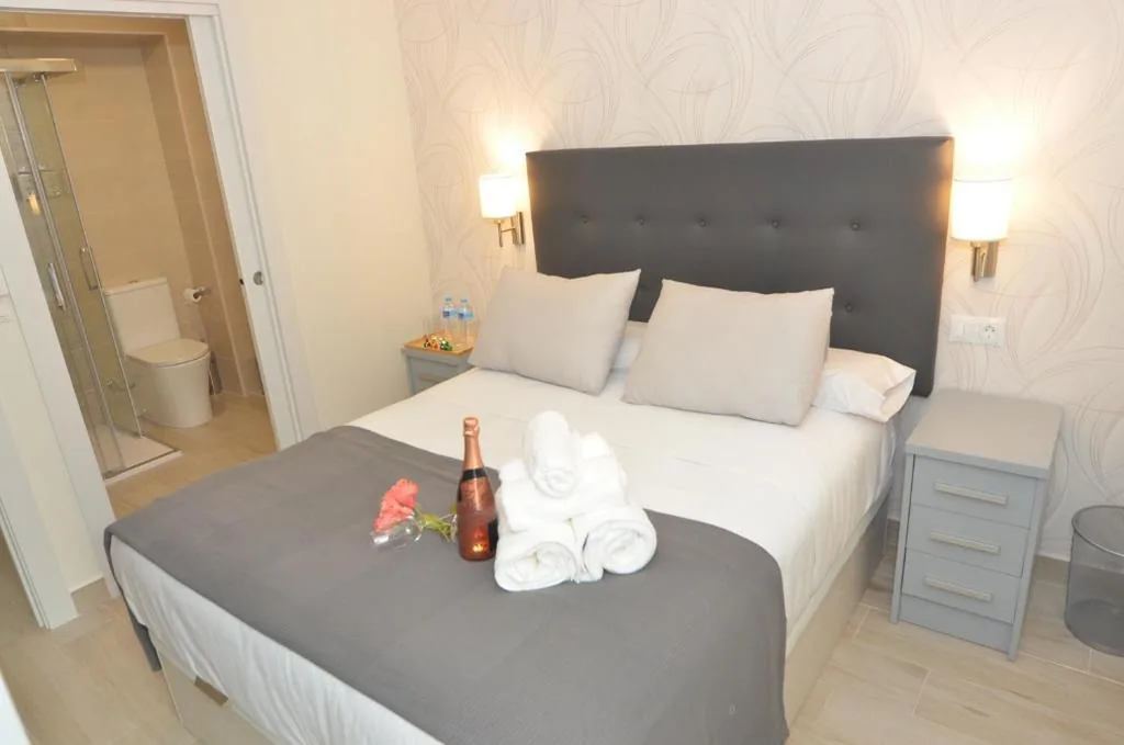 Deluxe Doppelzimmer mit Balkon — Alojamiento Beethoven Luxury