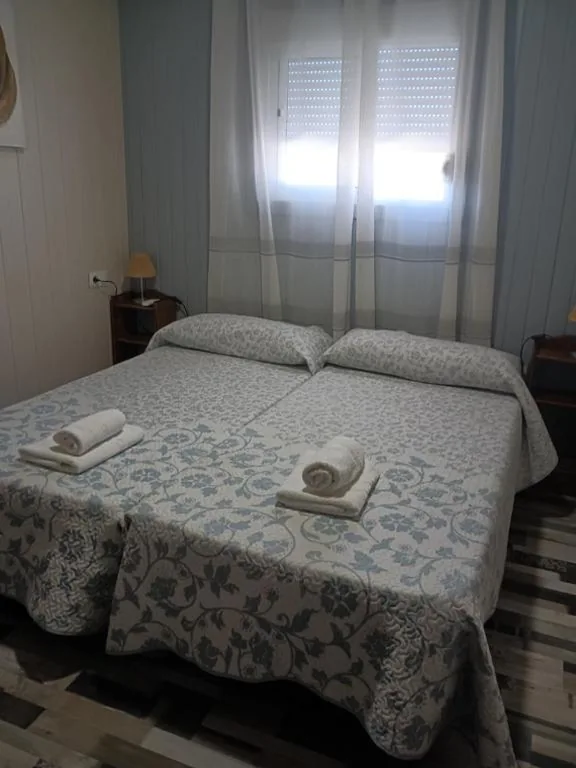Habitación Doble con baño privado — Alojamiento Cerro de las Salinas