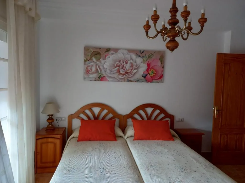Habitación Doble con baño privado y terraza - 2 camas — Alojamiento Colina del Sol