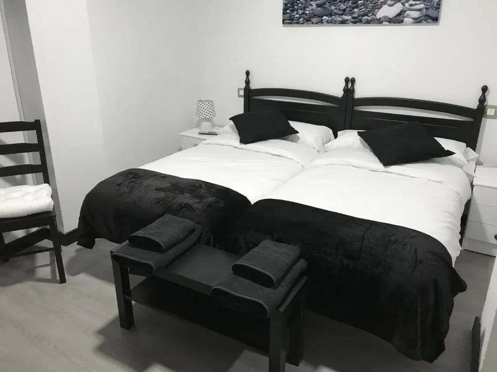 Habitación Interior Doble - 2 camas — Alojamiento El Cantal