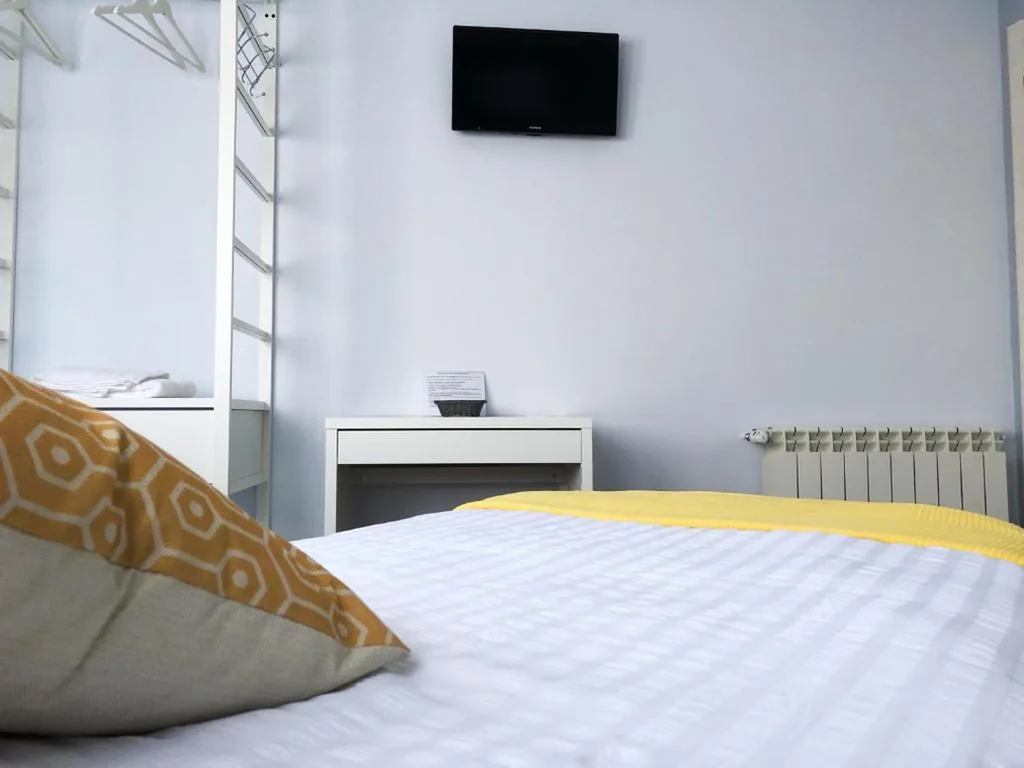Doppelzimmer mit Gemeinschafts-WC — Alojamiento HC