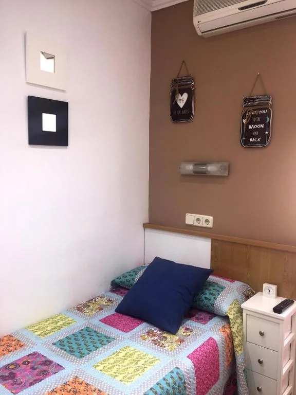 Quarto Individual com Casa de Banho Partilhada — Alojamiento Jaén