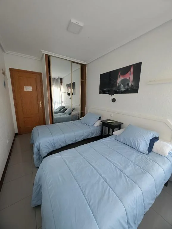 Doppelzimmer mit Gemeinschaftsbad – 2 Betten — Alojamiento La Ballena