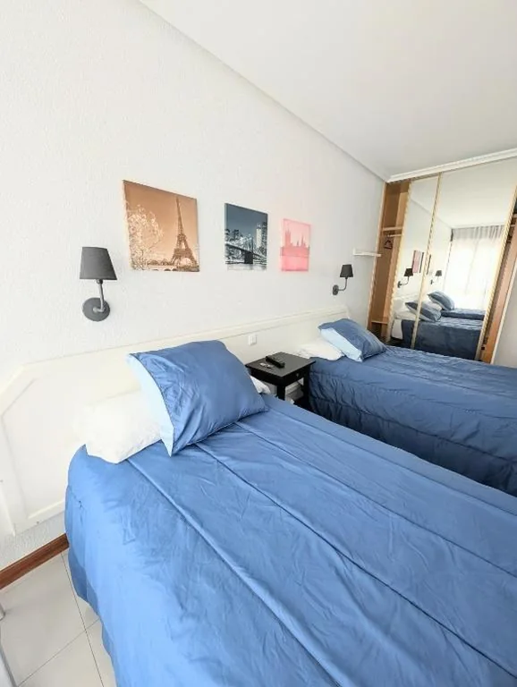 Doppelzimmer mit Gemeinschaftsbad – 2 Betten — Alojamiento La Ballena