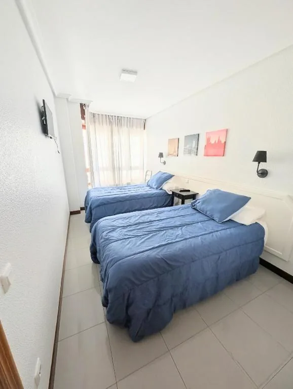 Doppelzimmer mit Gemeinschaftsbad – 2 Betten — Alojamiento La Ballena