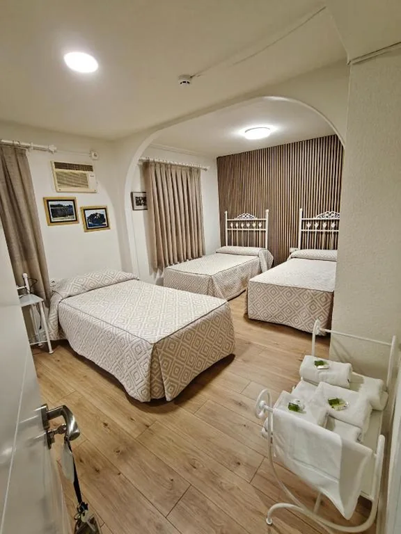 Habitación Doble con cama supletoria - 1 o 2 camas — Alojamiento la Casa del Brigadier