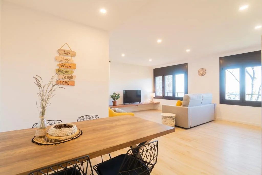 Appartamento con vista sulle montagne — Alojamiento MAS EL CASTELL DEL BRULL B&B