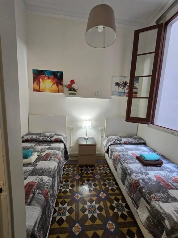 Budget Tweepersoonskamer met 2 Bedden — Alojamiento Roger