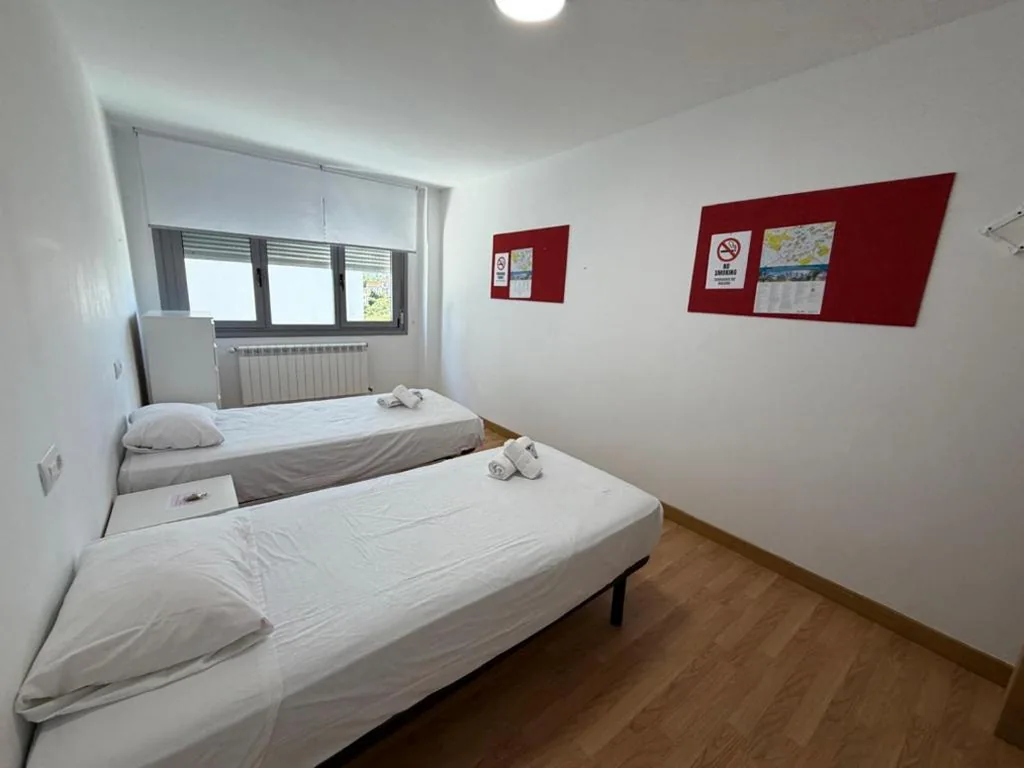 Habitación Doble con baño compartido - 2 camas — Alojamiento San Martín