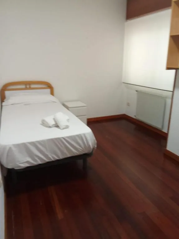 Habitación Individual con baño privado — Alojamiento San Martín