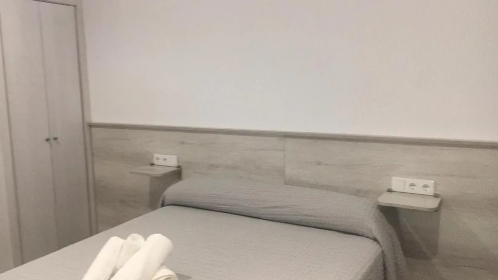 Camera matrimoniale con bagno privato — Alojamiento Saturno 1