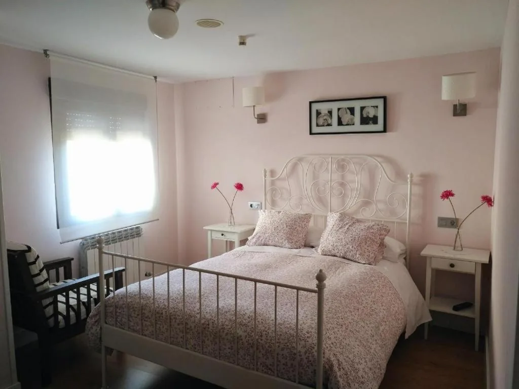 Tweepersoonskamer met eigen badkamer — Alojamientos Palacete
