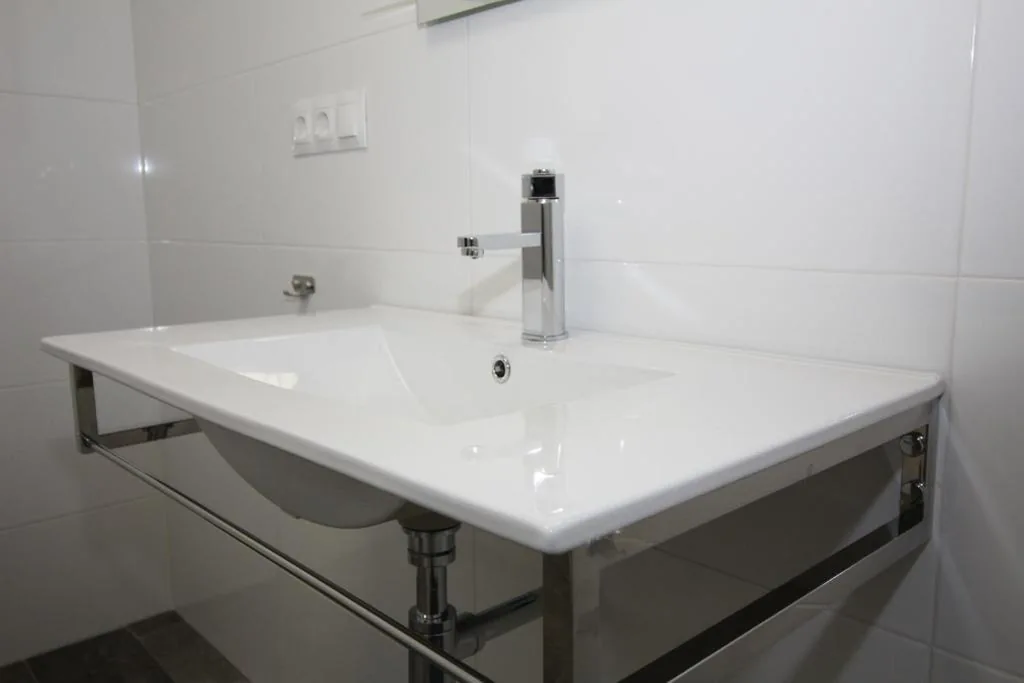 Quarto Duplo com 2 camas individuais e 1 cama extra opcional — Alojamientos Santa Pola
