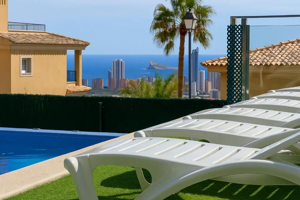 海の景色を望むヴィラ — Altos Golf Bahía Benidorm