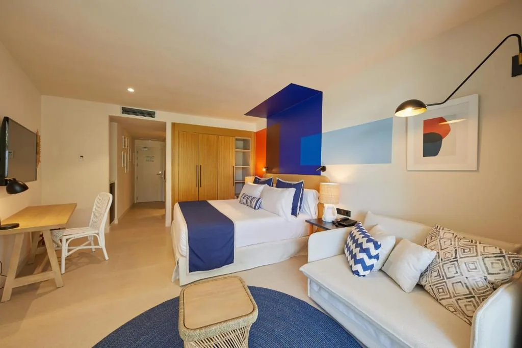 My Favorite Club Deluxe — Alua Calvia