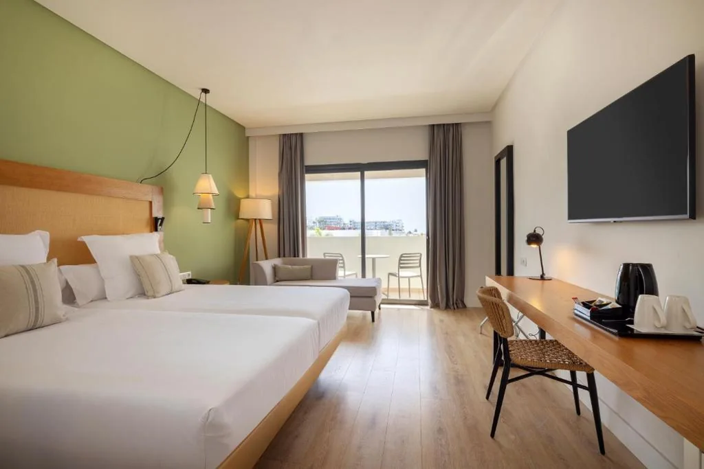 Chambre Double Supérieure avec vue sur la piscine — AluaSoul Costa Adeje - Adults Only