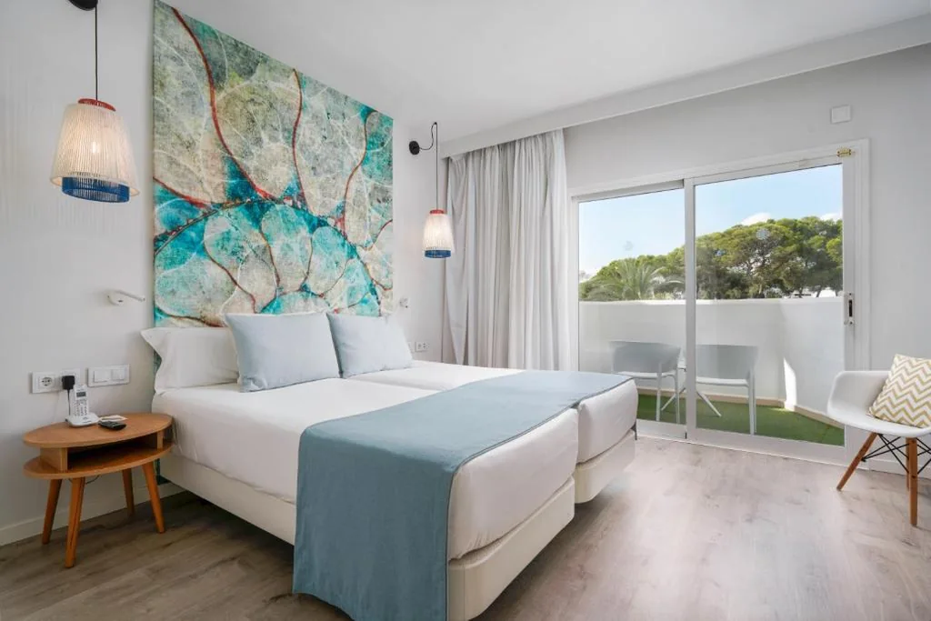 Alojamiento Doble con vistas a la piscina — AluaSoul Mallorca Resort - Adults only