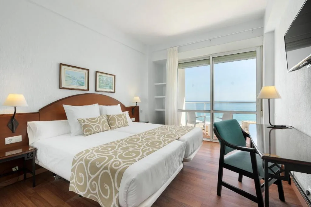 Double Room with Mediterranean Sea Views — AluaSun Doblemar