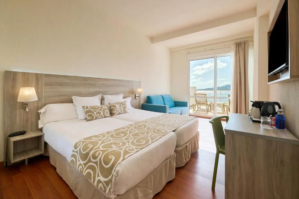 Superior Double Room with Mar Menor Views and Terrace — AluaSun Doblemar