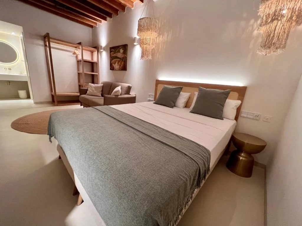 Quarto Triplo Económico — Alux Boutique Hotel