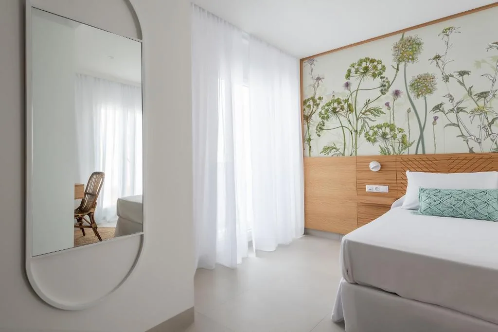 Habitación Doble Superior con balcón — Alzocaire Hostal Boutique