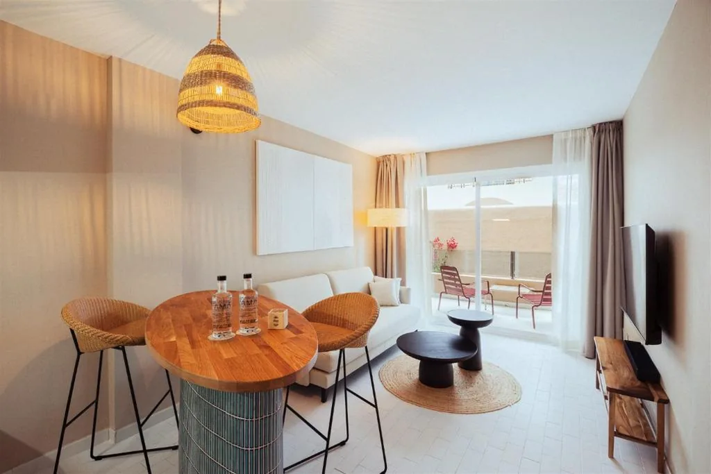 Suite Junior con vistas al jardín — AMA Ibiza