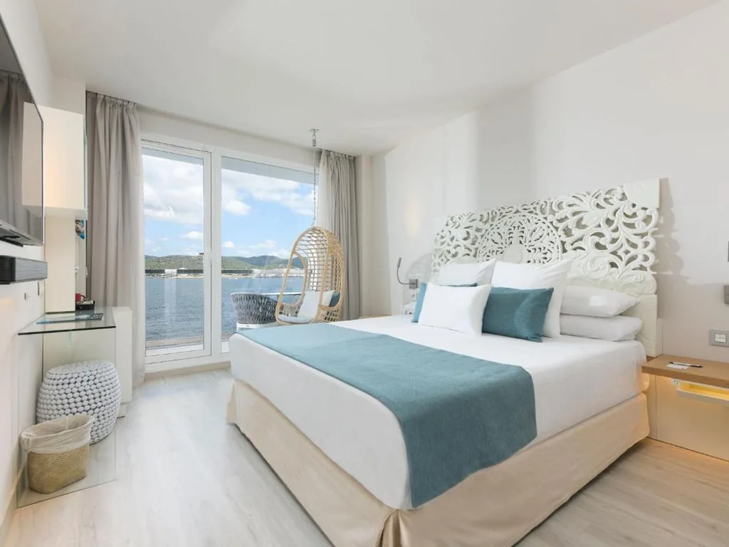 Quarto Duplo Superior Oh La La com vista para o mar - 1 ou 2 camas — Amàre Beach Hotel Ibiza - Adults Recommended