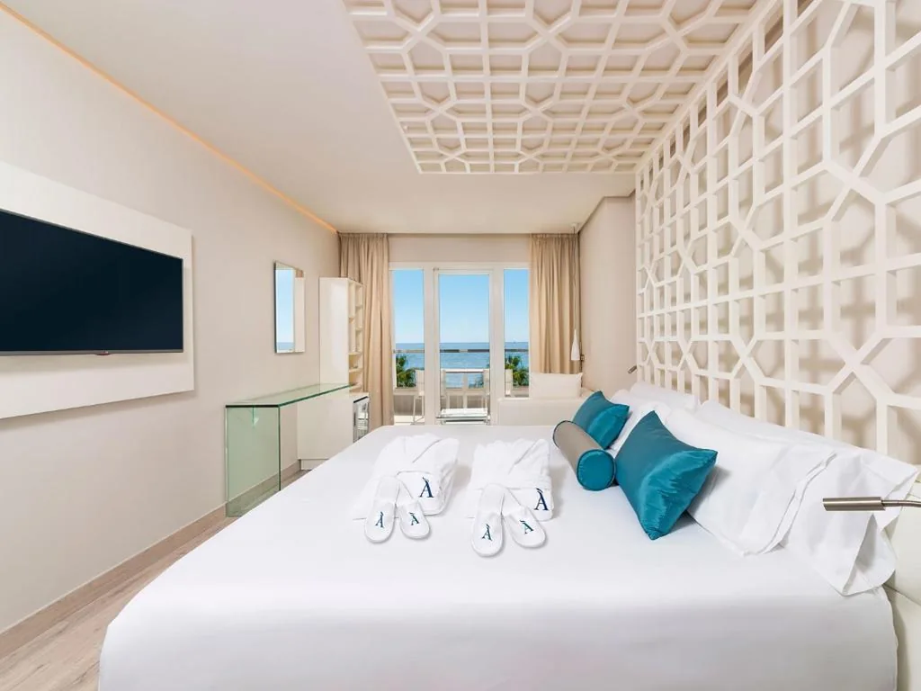 Camera Oh Lá Lá con vista sul mare - 1 o 2 letti — Amàre Beach Hotel Marbella - Adults Only Recommended
