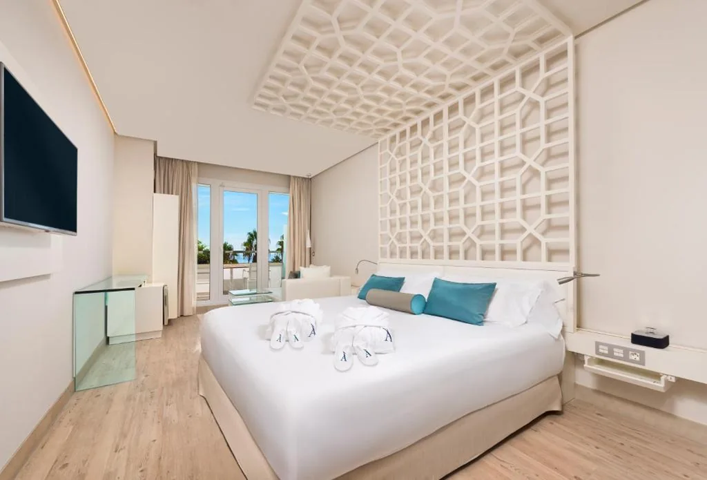 Camera Oh Lá Lá con vista laterale sul mare - 1 o 2 letti — Amàre Beach Hotel Marbella - Adults Only Recommended