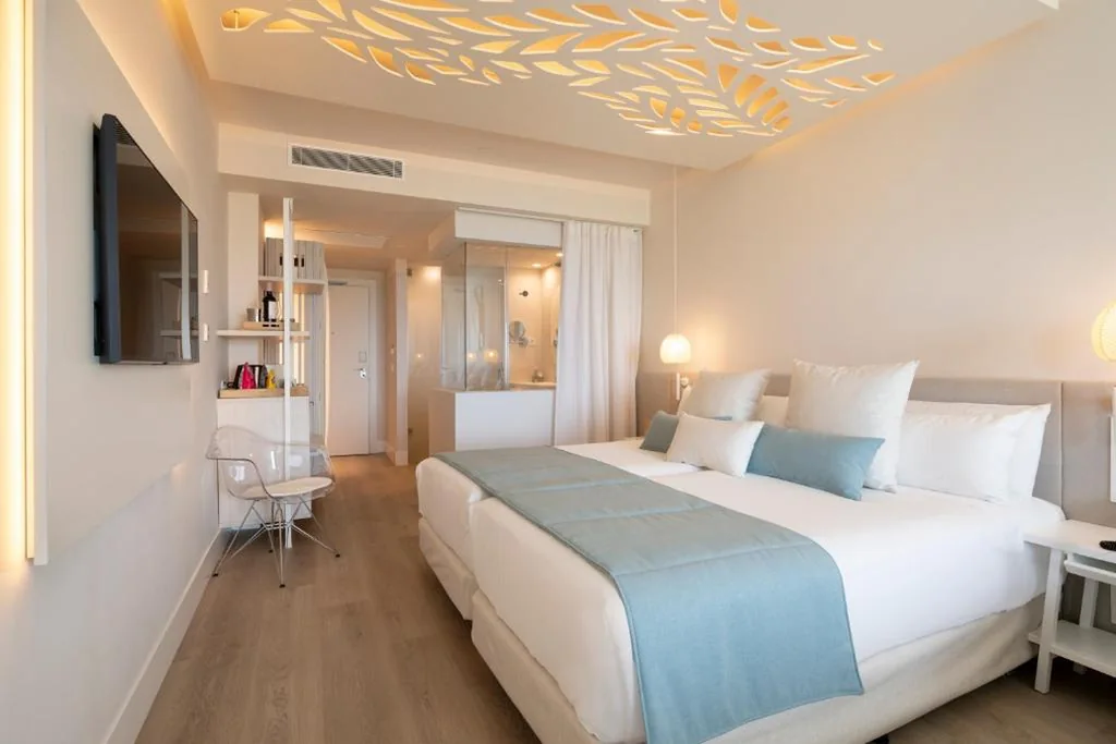 Camera tripla Superior Oh La La con vista mare — Amare Beach Hotel Sancti Petri - Adults Recommended