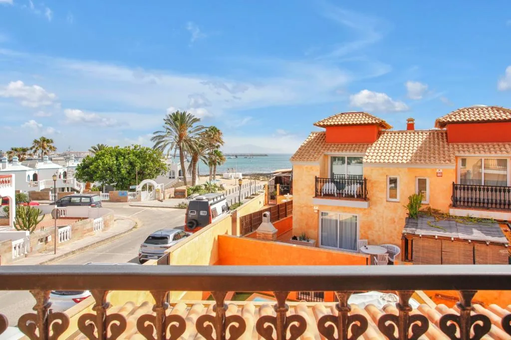 Villa met 3 slaapkamers — Amazing villa by the beach with private pool