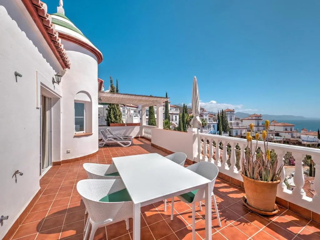 Villa met 3 slaapkamers — Amazing villa with magical view and pool in Nerja