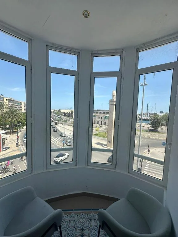 2-Bedroom Apartment with Harbour Views — AmazINN Places Valencia Marina Real