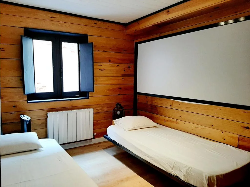 Habitación Doble con baño privado externo - 2 camas — Amelia by gaiarooms