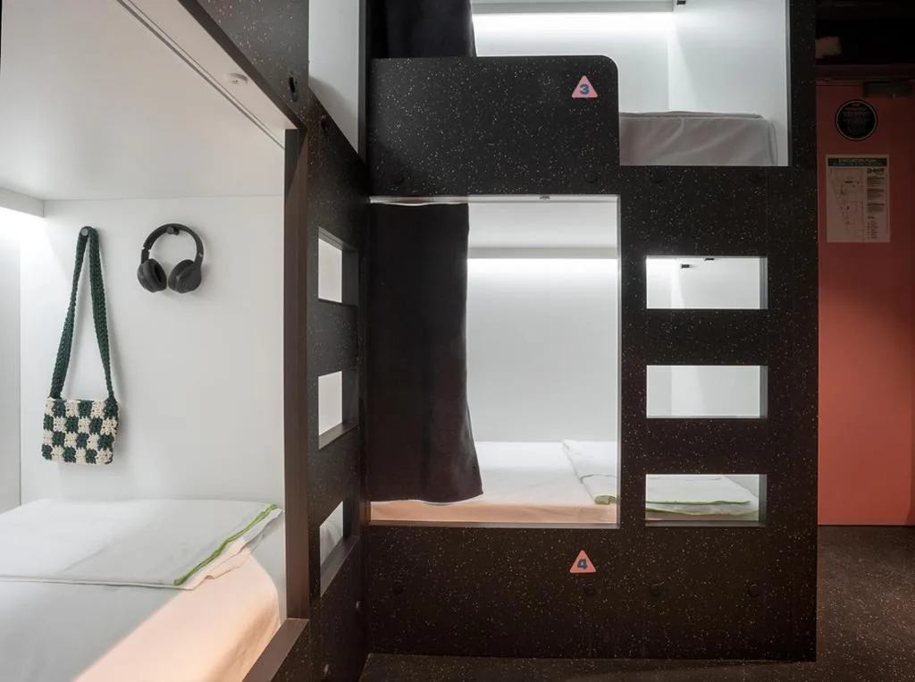 Bed in 4-Bed Female Dormitory - shared bathroom — AMISTAT City Hostel Barcelona