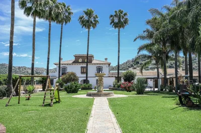 Amplia casa rural con precioso jardín cerca de Málaga capital. — Foto 7