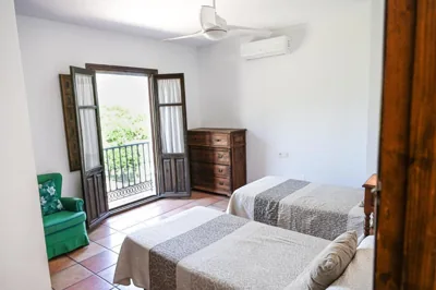 Amplia casa rural con precioso jardín cerca de Málaga capital. — Foto 8