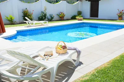 Amplia casa rural con precioso jardín cerca de Málaga capital. — Foto 9