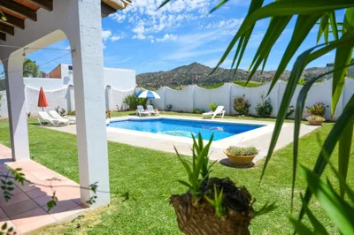 Amplia casa rural con precioso jardín cerca de Málaga capital. — Foto 11