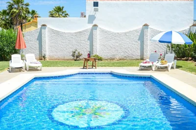 Amplia casa rural con precioso jardín cerca de Málaga capital. — Foto 12