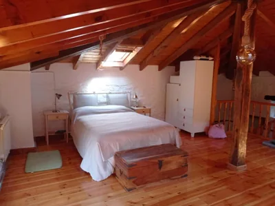 Amplia y cómoda casa de piedra con porche y jardín — foto 2