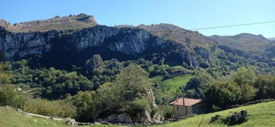 Amplia y cómoda casa de piedra con porche y jardín — foto 5