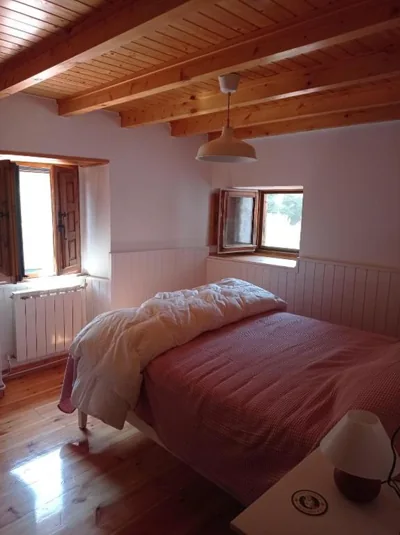 Amplia y cómoda casa de piedra con porche y jardín — foto 6