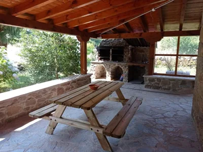 Amplia y cómoda casa de piedra con porche y jardín — foto 9