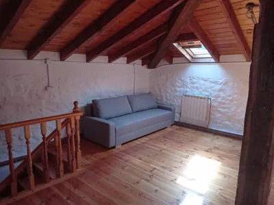 Amplia y cómoda casa de piedra con porche y jardín — foto 10