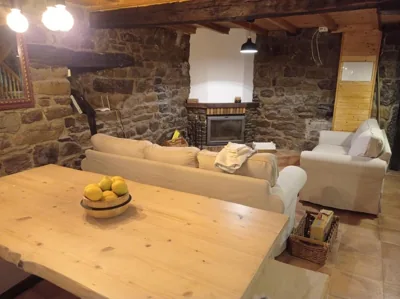 Amplia y cómoda casa de piedra con porche y jardín — foto 12