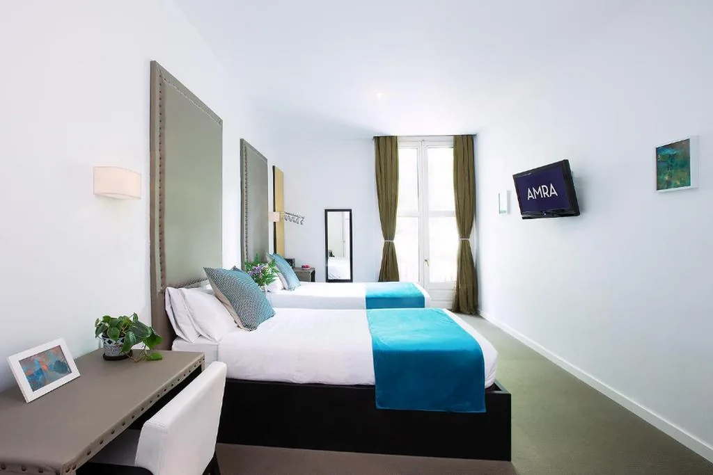 Doppelzimmer mit Balkon – 2 Betten — Amra Barcelona Caspe