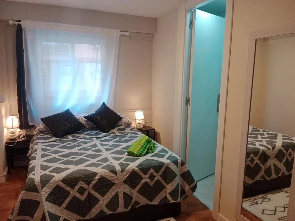 Doppelzimmer mit eigenem Bad — AMRoom - Santander