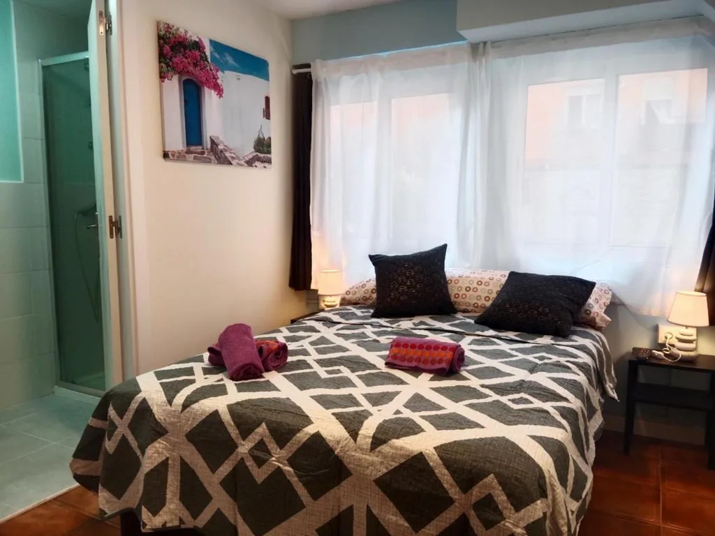 Doppelzimmer mit eigenem Bad — AMRoom - Santander