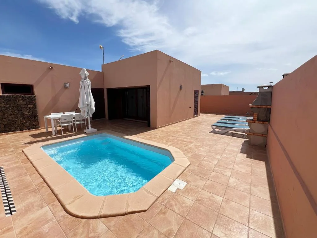 ベッドルーム2室のハウス — Anahi Homes Corralejo - Villa Brezo 1